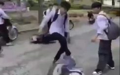 Công an xác minh video nhóm học sinh đánh hội đồng một nam sinh ở Hà Giang