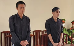 Phạt tù 2 người đàn ông mang theo súng và ma túy đi thuê khách sạn