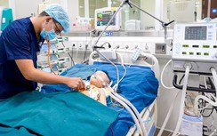 Bé gái nguy kịch vì nhiễm khuẩn huyết từ nốt nhọt sau gáy