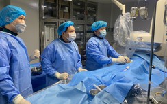 Nỗ lực cứu quả thận duy nhất chứa đầy khối u cho cô gái trẻ