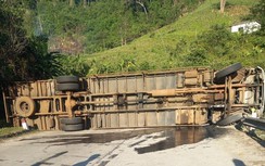 Lật xe tải trên đường Hồ Chí Minh, một người tử vong tại chỗ