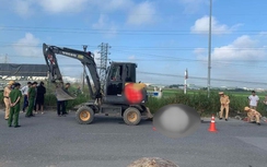 Xe máy xúc va chạm với xe đạp, một cụ bà tử vong