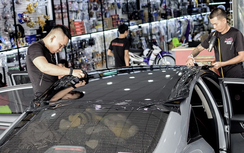 Ô tô dán decal thay đổi màu sơn có qua đăng kiểm?