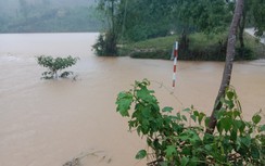 Bắt cá khi mưa lớn, một học sinh đuối nước thương tâm 