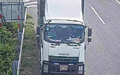 Xe tải che biển số đi lùi trên cao tốc TP.HCM - Long Thành - Dầu Giây