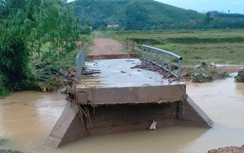 Mưa lớn ở Nghệ An: Nhiều nơi bị chia cắt, dân trắng đêm không ngủ