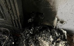 Cháy nhà do chập sạc điện thoại, 3 bố con bị mắc kẹt trên tầng cao