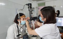 Choáng với chiêu chữa đau mắt đỏ bằng nước tiểu
