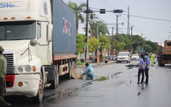 Ô tô đầu kéo đâm xe máy trên QL1 qua Quảng Trị, người phụ nữ tử vong thương tâm