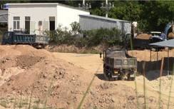 Khánh Hòa: Suối Lách tan hoang vì khai thác, tập kết cát trái phép