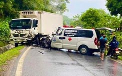 Xe cứu thương gặp TNGT, bệnh nhi 4 tuổi tử vong tại chỗ