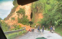 Khắc phục điểm sạt lở gây ách tắc quốc lộ 279 qua Quảng Ninh