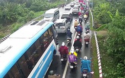 Ngày nghỉ lễ thứ ba, cầu Rạch Miễu hai lần xả trạm