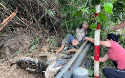 Hai cô giáo bị đất đá sạt lở vùi lấp: Nằm cạnh nhau mà hoảng loạn không nói nên lời