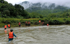 Tìm thấy thi thể người vợ bị nước lũ cuốn trôi