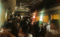 CSGT Quảng Trị phát hiện xe 29 chỗ chở 38 khách trên QL1