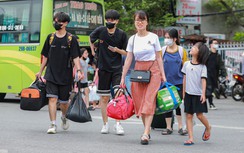 Người dân tay xách nách mang trở lại Thủ đô sau kỳ nghỉ lễ 2/9