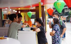 Bánh trung thu chạy đua độc lạ: Từ nhân bào ngư đến tôm hùm