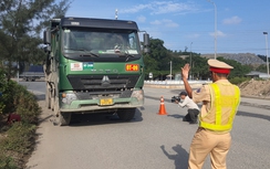 Tận thấy xe quá tải lộng hành ở Dung Quất