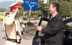 CSGT không bắt buộc phải nói lời chào, cảm ơn tài xế