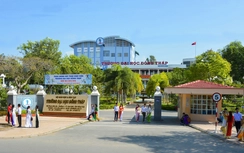 Thầy hiệu trưởng đột tử trong lễ khai giảng: Hai con được hỗ trợ học phí đến bậc đại học 