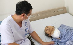 Loại bỏ khối u bướu tồn tại 40 năm trên cổ cụ bà 92 tuổi