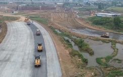 Tất bật thi công nút giao kết nối cao tốc TP.HCM - Trung Lương