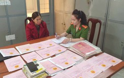 Bắt người phụ nữ cho vay nặng lãi, gán nợ bằng sổ đỏ