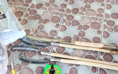 Hai anh em chạy xe máy trên đường, bị nhóm người lạ chém nhập viện