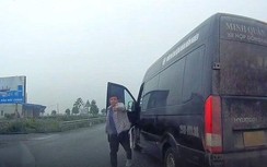 Phạt 500 nghìn đồng tài xế xe khách vụ chặn đường dằn mặt lái xe taxi
