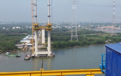 Cận cảnh thi công đổ bê tông các đốt cầu Bình Khánh