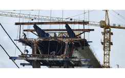 Hối hả thi công tuyến đường bộ ven biển những ngày cận Tết