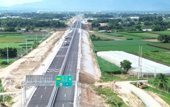 Hối hả trên công trường cao tốc Cam Lâm - Vĩnh Hảo những ngày đầu năm mới
