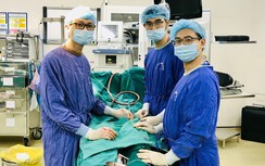 Cứu kịp thời nam sinh bất ngờ bị xoắn tinh hoàn