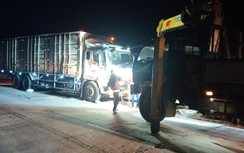 Hai xe tải tông nhau trên đèo Lò Xo khiến một phụ nữ đi xe máy tử vong