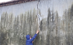 Quảng Ninh: Dự án chậm đền bù, nhà dân chờ sập