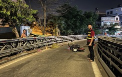 Bản tin TNGT 25/1: Hai thanh niên đi xe máy tự gây tai nạn làm 1 người tử vong