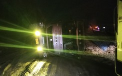 Lật xe khiến đèo An Khê tiếp tục ách tắc giao thông