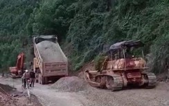 Khắc phục sình lún, thảm đường đèo An Khê sau loạt sự cố gây ách tắc giao thông