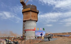 Kỹ sư, công nhân phơi nắng, sẵn sàng đón Tết ở sân bay Long Thành