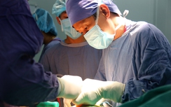 Thay khớp háng cho cụ bà 105 tuổi