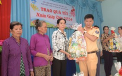 CSGT Bạc Liêu trao Xuân yêu thương đến gia đình khó khăn