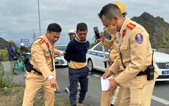 Kiểm tra nồng độ cồn, phát hiện tài xế mang ma túy