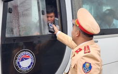 CSGT xử lý “ma men” lái xe xuyên Tết