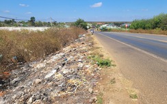 Rác thải la liệt dọc tuyến quốc lộ 14 qua Gia Lai