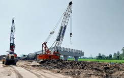 Đang vượt tiến độ, cao tốc Châu Đốc - Cần Thơ - Sóc Trăng vẫn thi công xuyên Tết