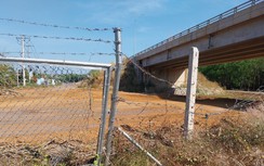 Hàng loạt trụ đèn trên cao tốc bị cắt trộm dây điện