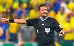 Trọng tài đang gây sốt tại Asian Cup bị dọa giết vì tấm thẻ đỏ “độc lạ”