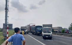 5 ô tô va chạm liên hoàn, cao tốc TP.HCM - Trung Lương ùn ứ hơn 3km