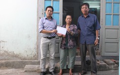 Trao tiền hỗ trợ 4 gia đình có người thân mất vì TNGT ở Bình Thuận